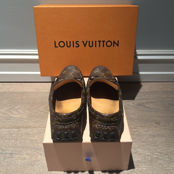 Louis Vuitton LV logo loafers - Picture 4 of 6